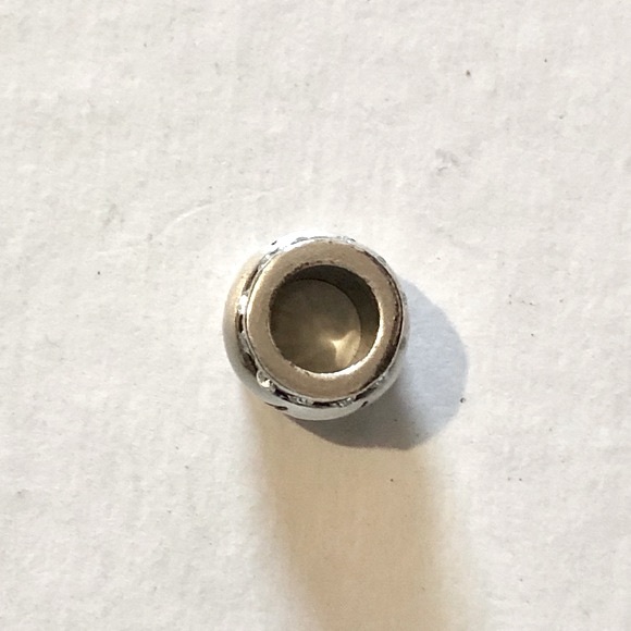 🆕 Brighton Aunt bead in brushed silver with clear crystal accents Retired NWOT - Picture 4 of 6